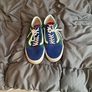 Yacht Club Vans